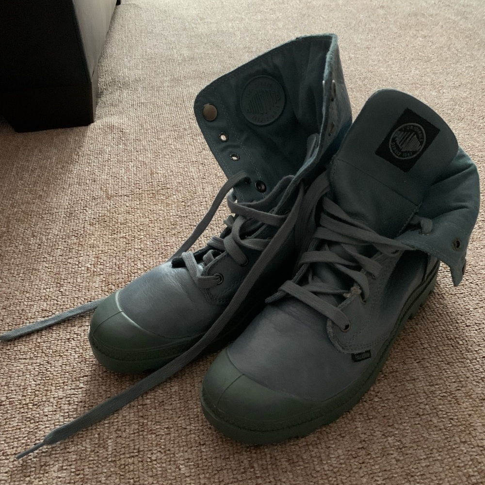 Women’s sneakers
